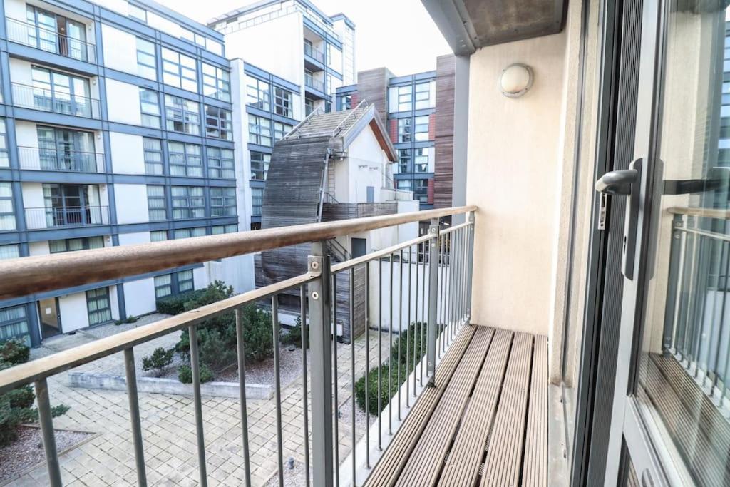 Stylish London 1 Bed Flat - 5 Mins From Canary Wharf Apartment Exterior photo